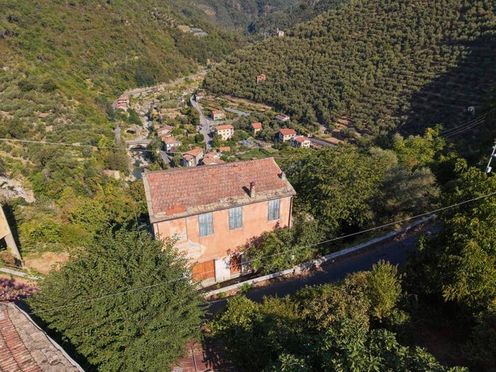 Casa con 6 locali in vendita in Via Vittorio Veneto, Montalto Carpasio