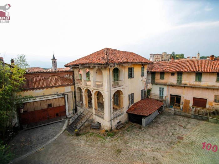 Casa con 6 locali in vendita in Vicolo Carlo Cattaneo, Centro, San Giorgio Canavese