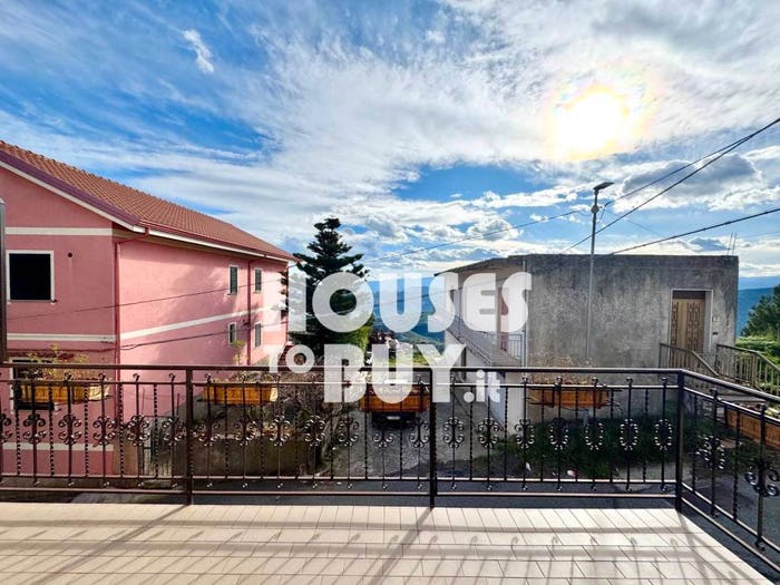 Casa con 5 locali in vendita in Via Ugo Foscolo, San Nicola dell'Alto