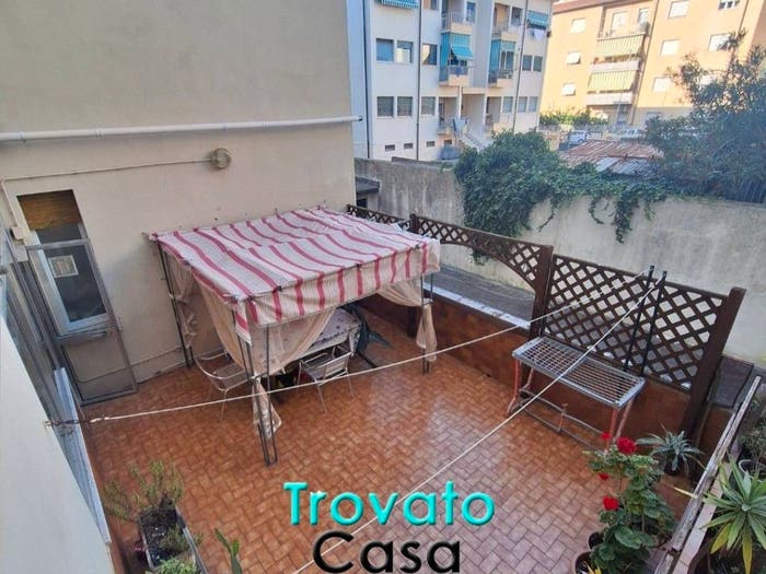 Appartamento con 6 locali in vendita in Viale della Libertà, Fabbricotti, Livorno