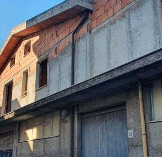Casa con 5 locali in vendita in Vicolo San Rosalia, Centro, Barcellona Pozzo di Gotto