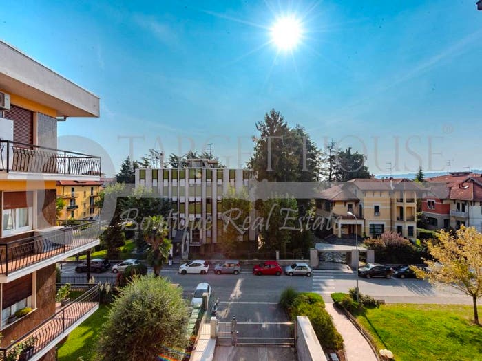 Appartamento trilocale in vendita in Via Maggio, Centro, Arona