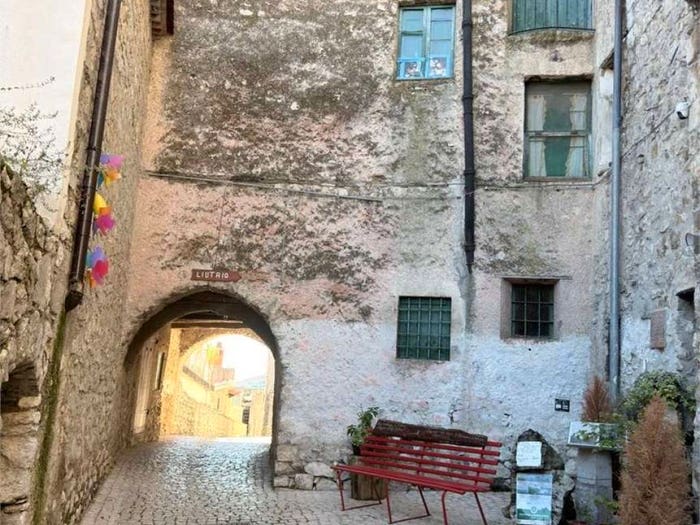 Appartamento con 6 locali in vendita in VIA INDIPENDENZA, Centro, Bassiano