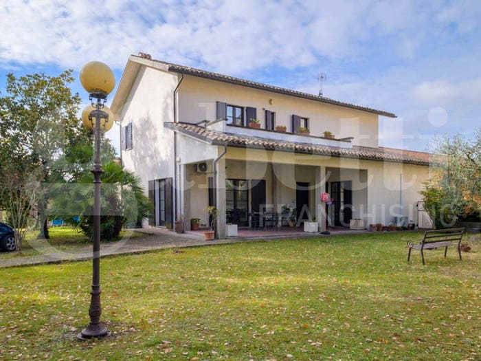 Casa con 6 locali in vendita in Via di Porta Romana, Centro, Gubbio