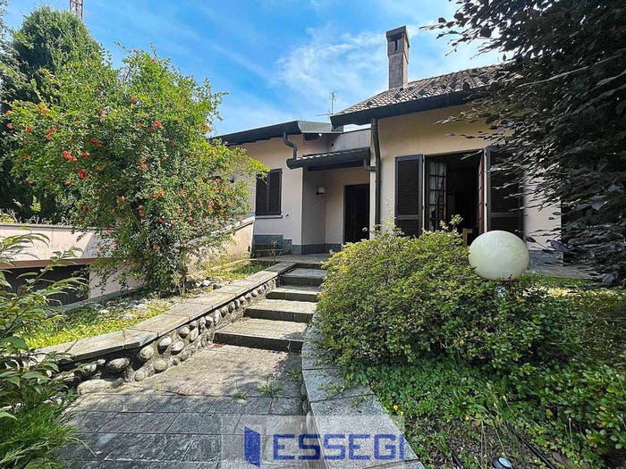 Casa con 5 locali in vendita in Via Trento, Centro, Inverigo