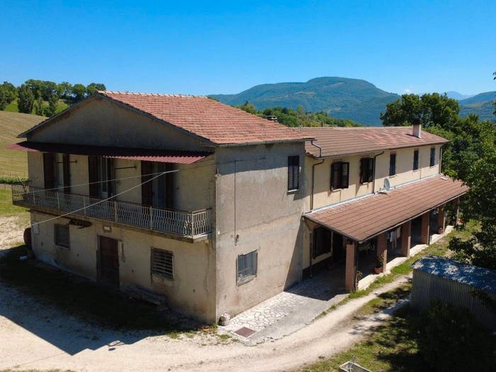 Casa con 6 locali in vendita in Località Papacqua, Cerreto di Spoleto