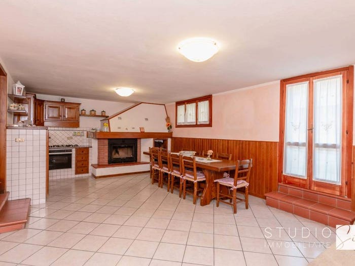 Appartamento con 5 locali in vendita in Via Antonio Pacinotti, Centro, Montale