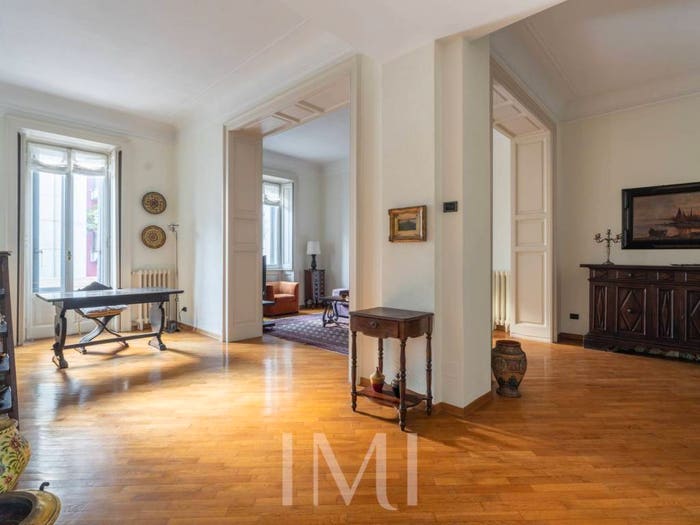 Appartamento trilocale in vendita in Via Giulio Uberti, Indipendenza, Milano
