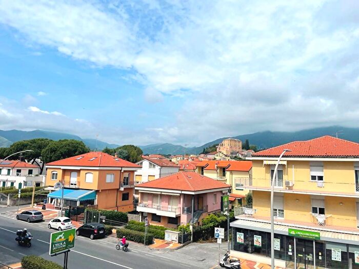 Appartamento quadrilocale in vendita in Via Aurelia, Centro, Loano