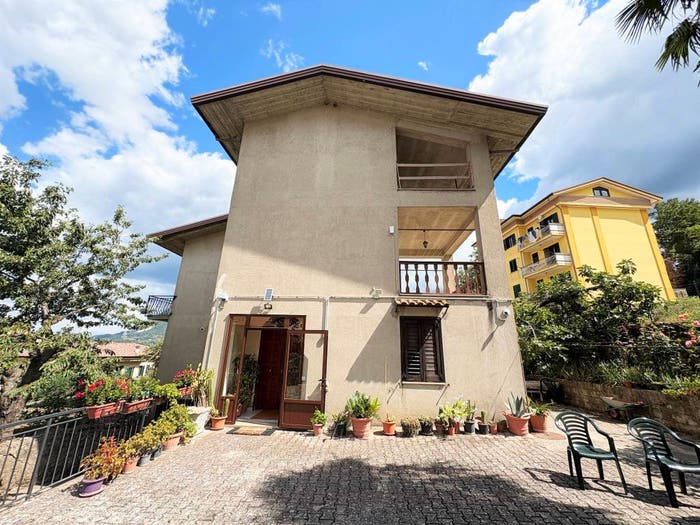 Casa con 6 locali in vendita in Via Roma, Candida