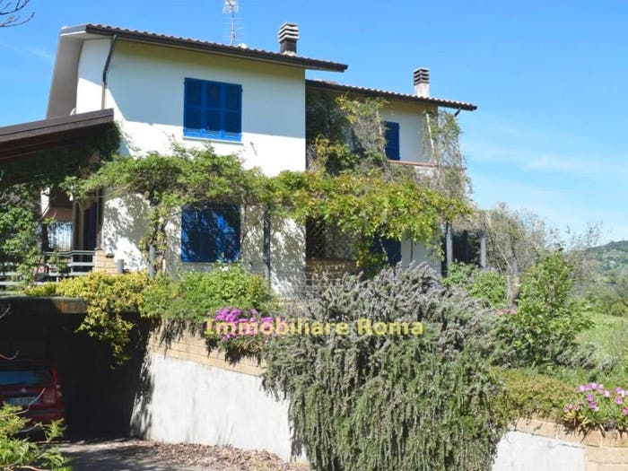 Casa con 6 locali in vendita in Via Sant'Anna, Cartoceto