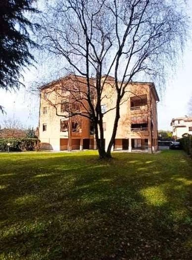 Appartamento trilocale in vendita in Via Calabria, Bernate La Ca', Arcore