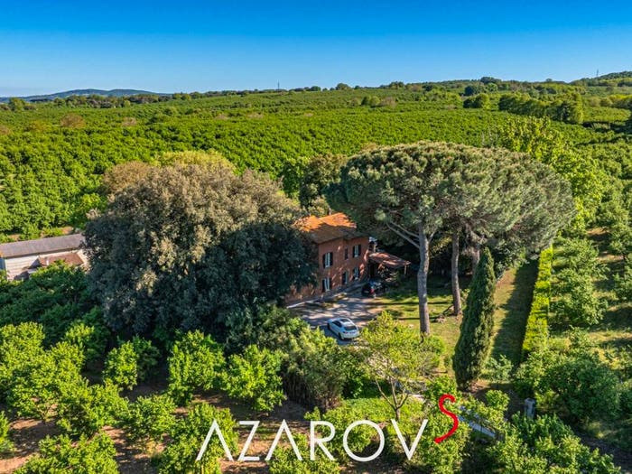Casa con 6 locali in vendita in Strada Regionale Cassia, Centro, Capranica