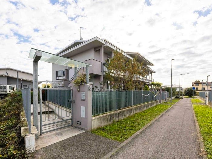 Appartamento quadrilocale in vendita in via Gavazzeni, Martinengo