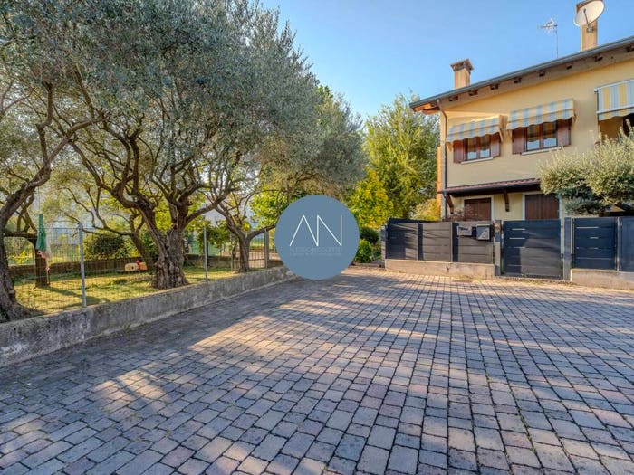 Casa con 6 locali in vendita in Via Lucio Battisti, Centro, Limena