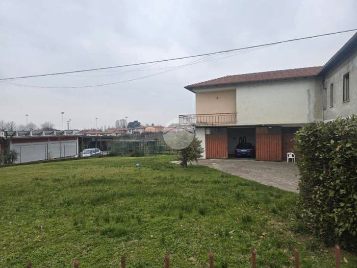 Appartamento con 6 locali in vendita in Via laveni, Centro, Adro