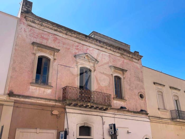 Appartamento con 6 locali in vendita in Centro, Galatone