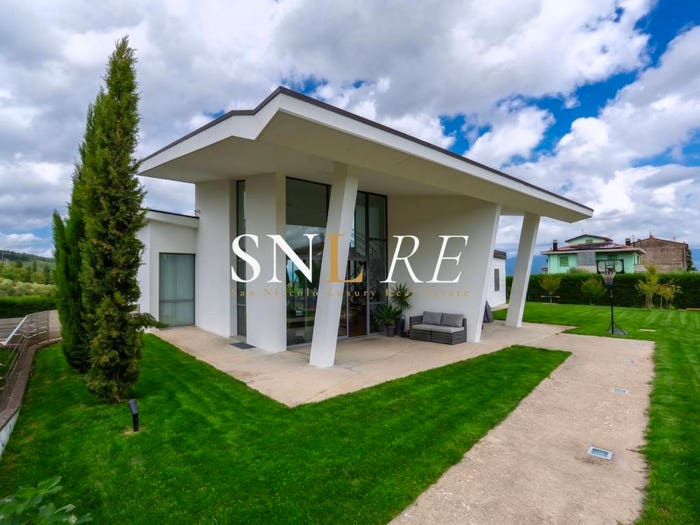 Casa con 6 locali in vendita in Via Poggio al Vento, Cavriglia