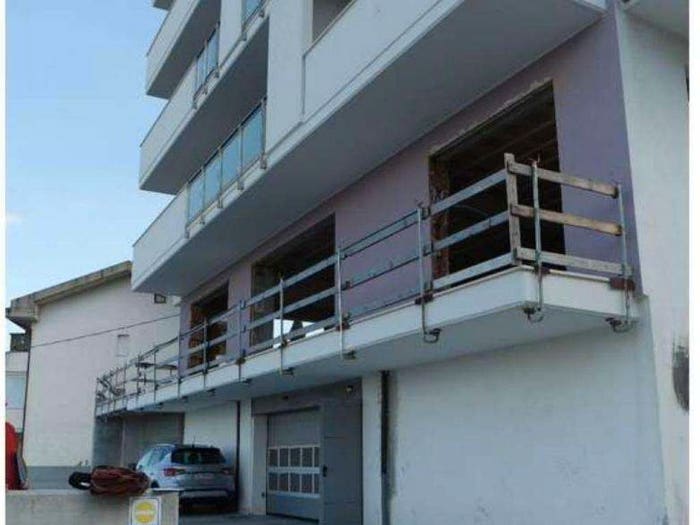Casa con 6 locali in vendita in Via Martiri Ungheresi, Centro, Pianella