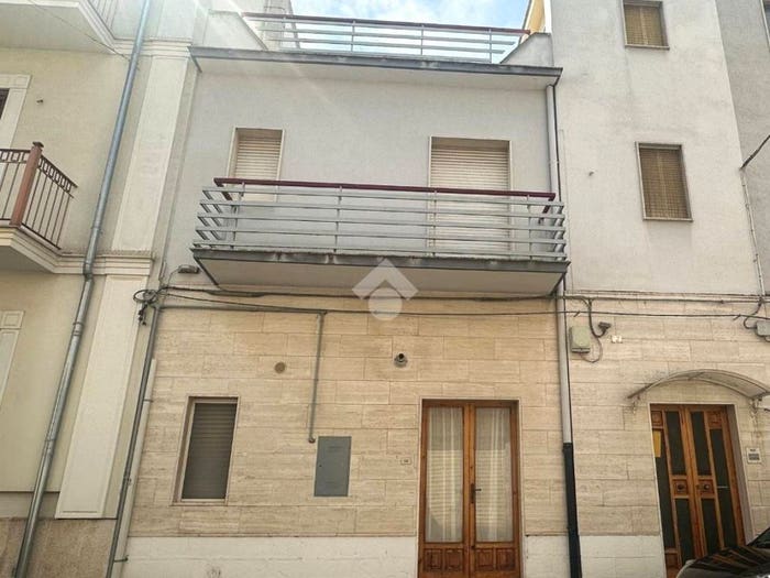 Appartamento trilocale in vendita in Via Generale Luigi Cadorna, Centro, Canosa di Puglia