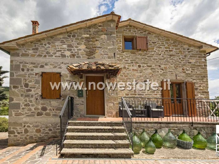 Casa con 6 locali in vendita in Via Casina Silvani, Caprese Michelangelo