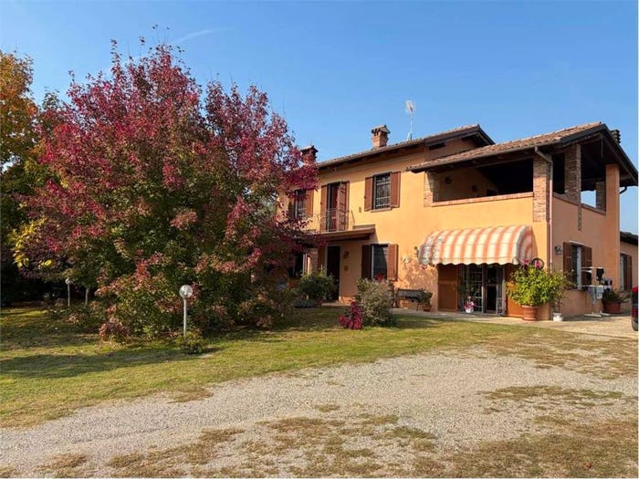 Casa con 6 locali in vendita in Carentino