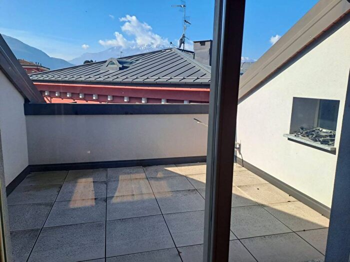 Casa trilocale in vendita in Via nazionale snc, Colico Piano, Colico