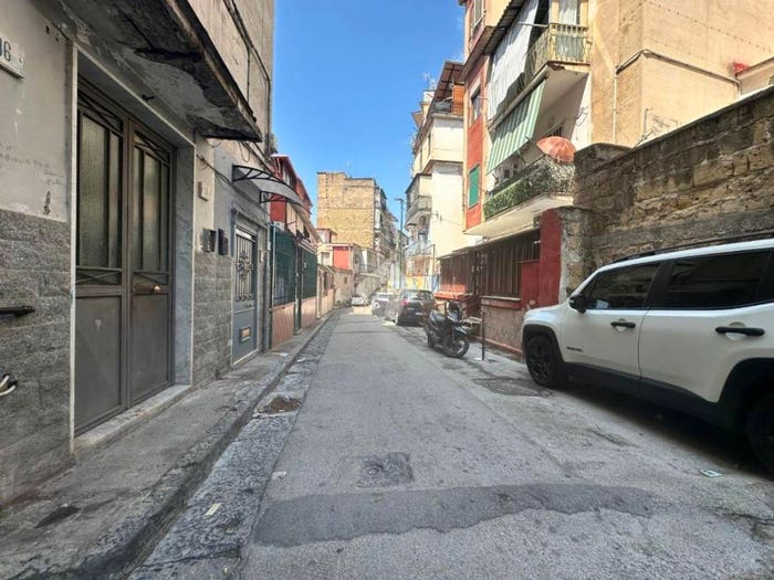 Appartamento bilocale in vendita in Via Francesco Paolo Bozzelli, Capodichino, Napoli