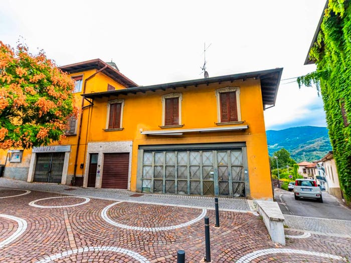 Casa trilocale in vendita in Piazza Umberto I, Centro, Nembro