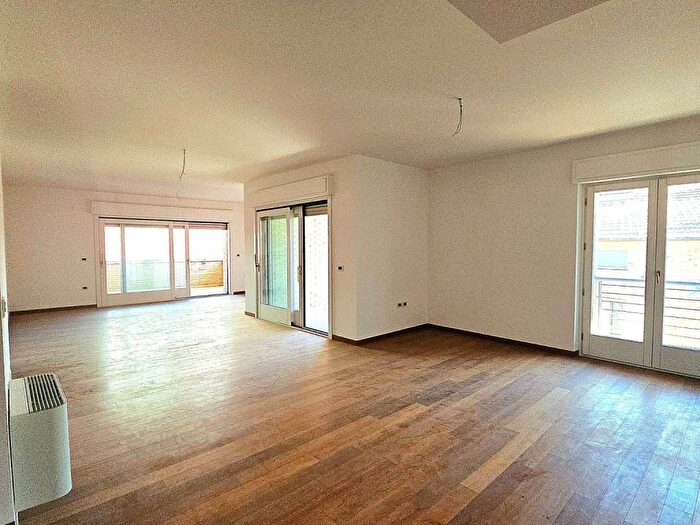 Appartamento con 5 locali in vendita in Zona Porta Madonna, Centro, Teramo