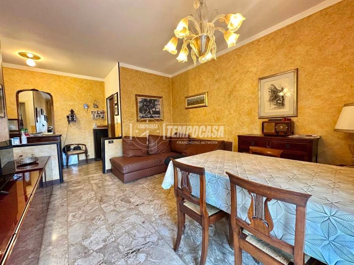 Appartamento trilocale in vendita in Via Grandi, Centro, Peschiera del Garda