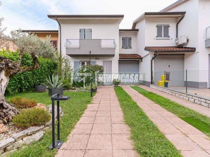 Casa quadrilocale in vendita in Via Statuto A fino i, Levate