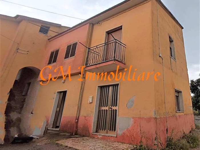 Casa trilocale in vendita in Via Avellino, Amorosi