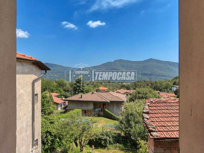 Appartamento trilocale in vendita in Via Roma, Centro, Cuasso al Monte