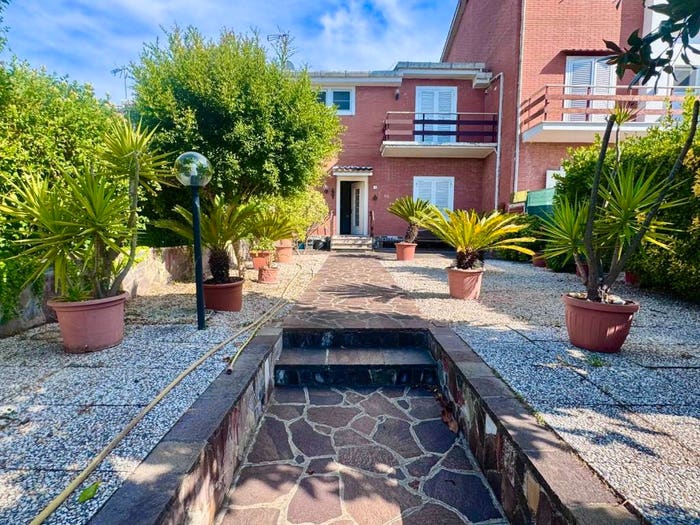 Casa con 6 locali in vendita in Via Padre Benedetto Spila, Acilia, Roma