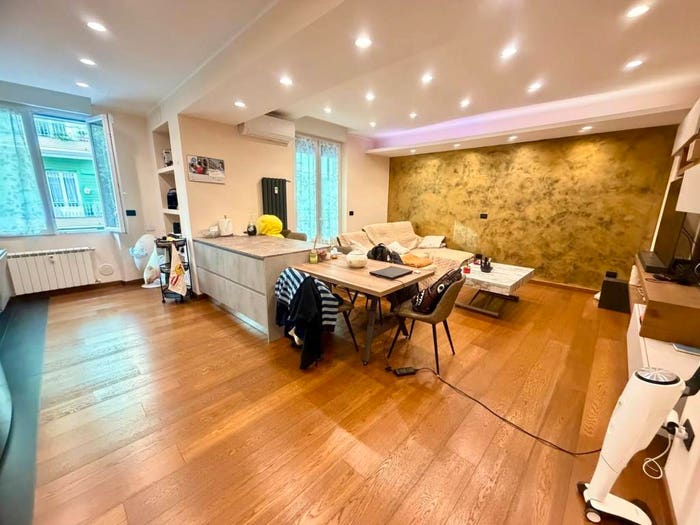 Appartamento trilocale in vendita in Via Fabio Garelli, Pegli, Genova