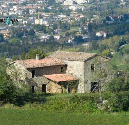 Casa quadrilocale in vendita in Meldola
