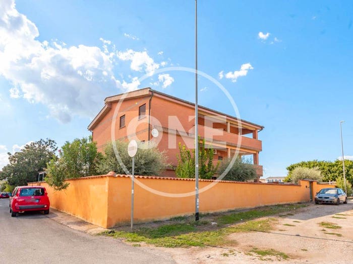 Appartamento trilocale in vendita in Via Villasimius, Rocca Cencia, Roma
