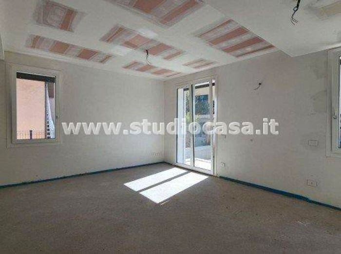 Casa quadrilocale in vendita in Via degli Umiliati, Centro, Caravaggio