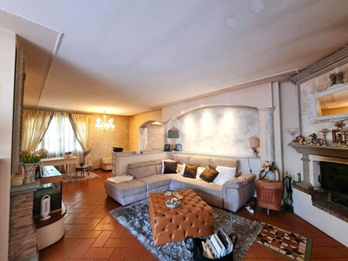 Casa quadrilocale in vendita in Via Mandrione, Serravalle Pistoiese