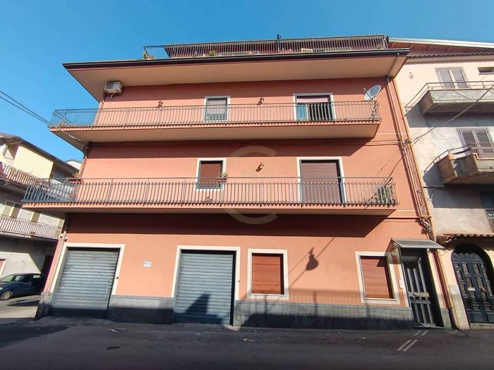 Appartamento con 6 locali in vendita in Via Texas, Biancavilla