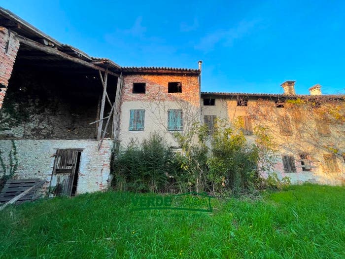 Casa con 6 locali in vendita in Crespano Del Grappa, Pieve del Grappa