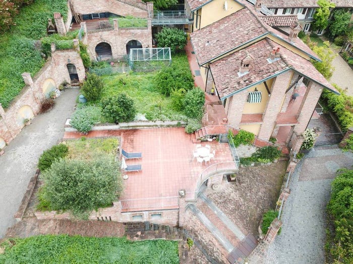 Casa con 6 locali in vendita in Via Regina Margherita, Guarene