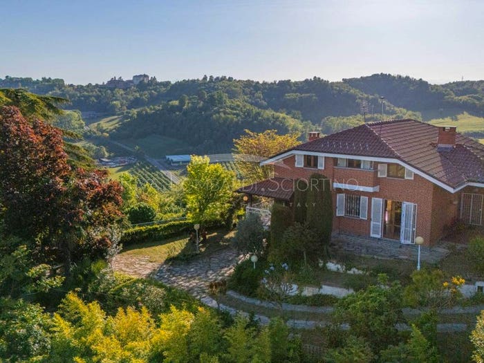 Casa con 6 locali in vendita in Via Mondo, Montechiaro d'Asti