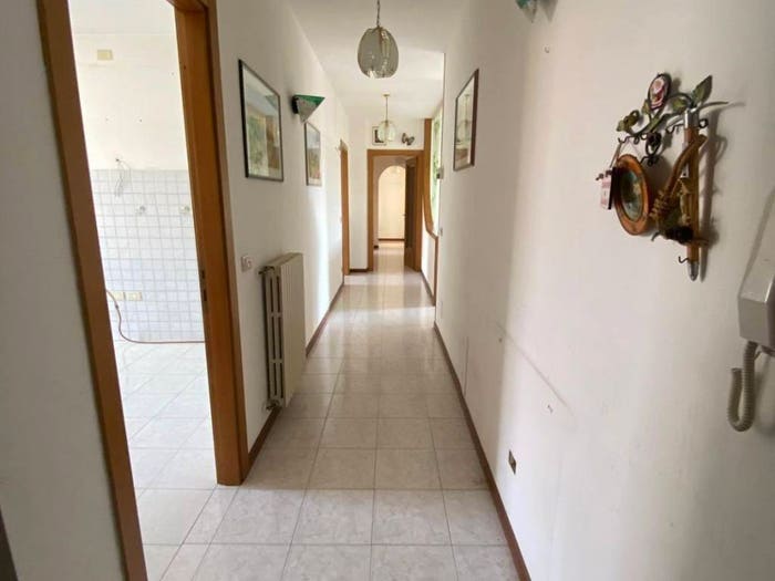 Appartamento con 6 locali in vendita in Viale Roma, Rinchiostra Quercioli, Massa