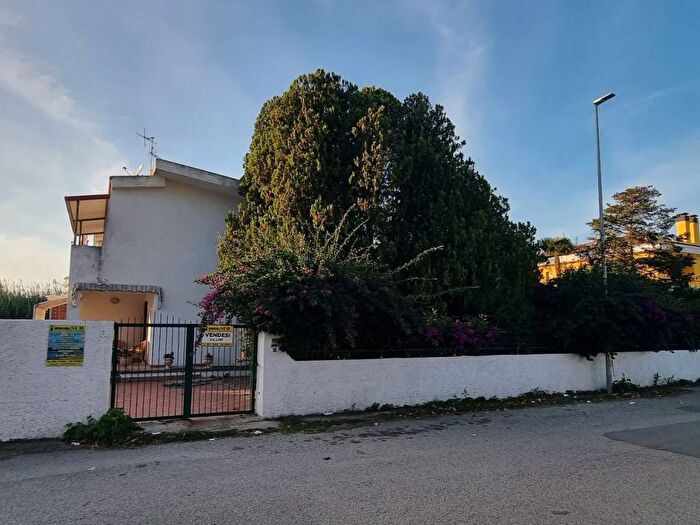 Casa con 5 locali in vendita in Viale Nausicaa, Roccelletta, Borgia