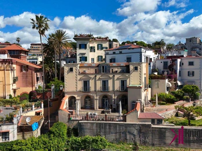 Casa con 6 locali in vendita in Via Nicola Ricciardi, Posillipo, Napoli