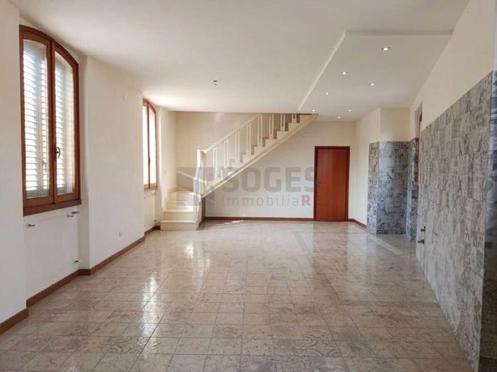 Appartamento quadrilocale in vendita in Via Dei Mille, Città, Montevarchi
