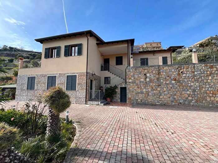 Casa con 5 locali in vendita in Via Degli Inglesi, Due Strade, Bordighera