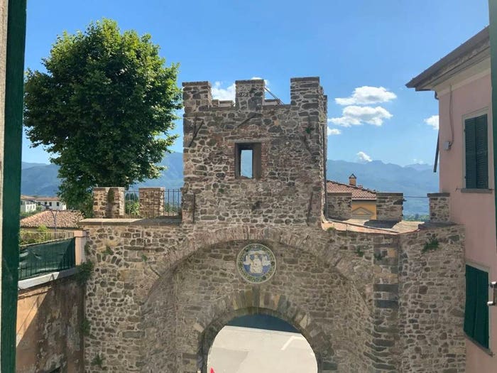 Appartamento con 6 locali in vendita in Centro Storico No Number, Centro, Barga